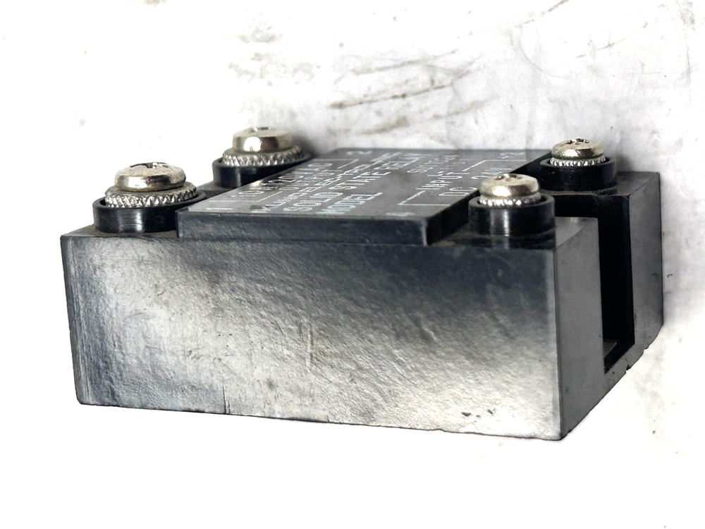 IKUND ELEC-TROL,ING. SOLID STATE RELAY MODEL SU 11024 Pre-owned