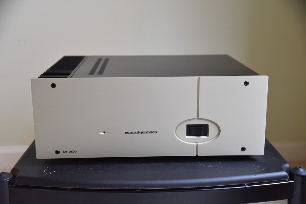 Conrad Johnson power amplifier MF 2500