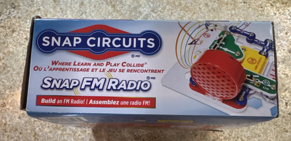 *NEW* Snap Circuits FM Radio STEM Electronics Kit – Build & Learn