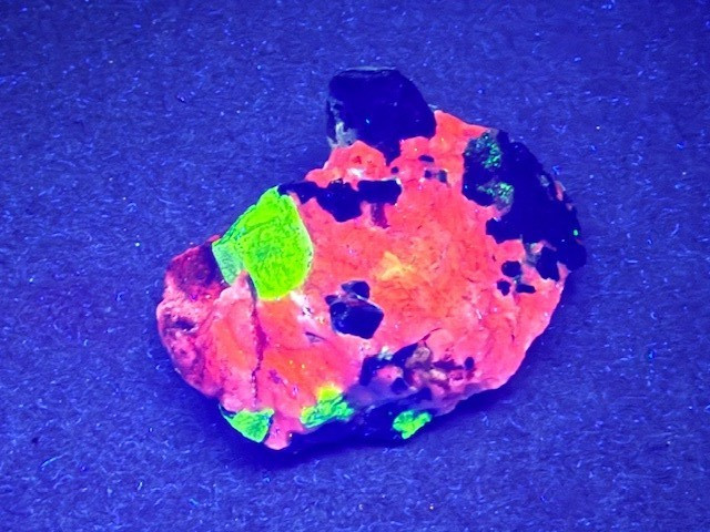 SEE VIDEO: COOL FRANKLIN ASSEMBLAGE: HENDRICKSITE,WILLEMITE PLUS, FRANKLIN, N.J.