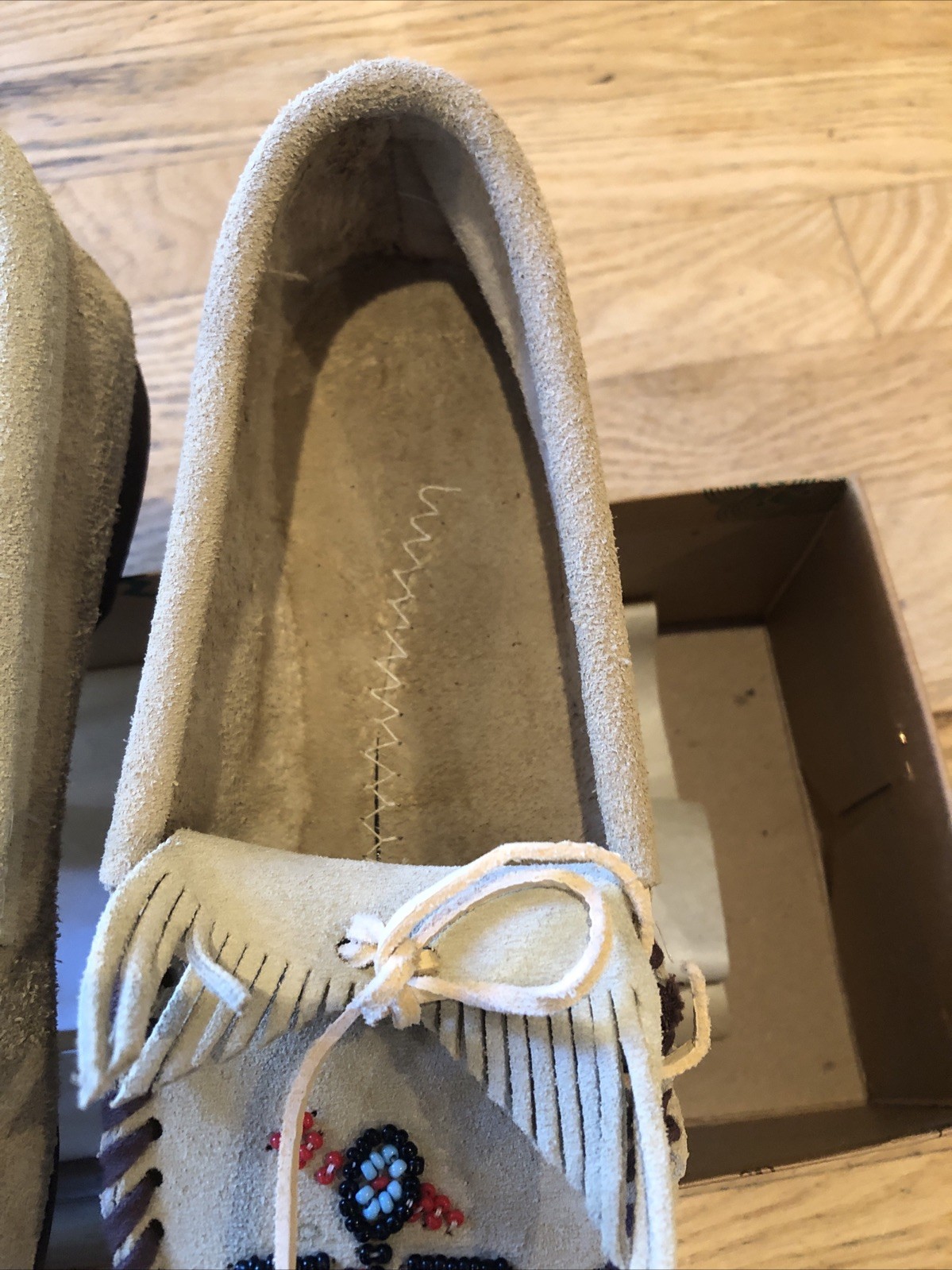 Vintage Genuine Indian The Cherokees Moccasins Size F 7 Natural NEW Q