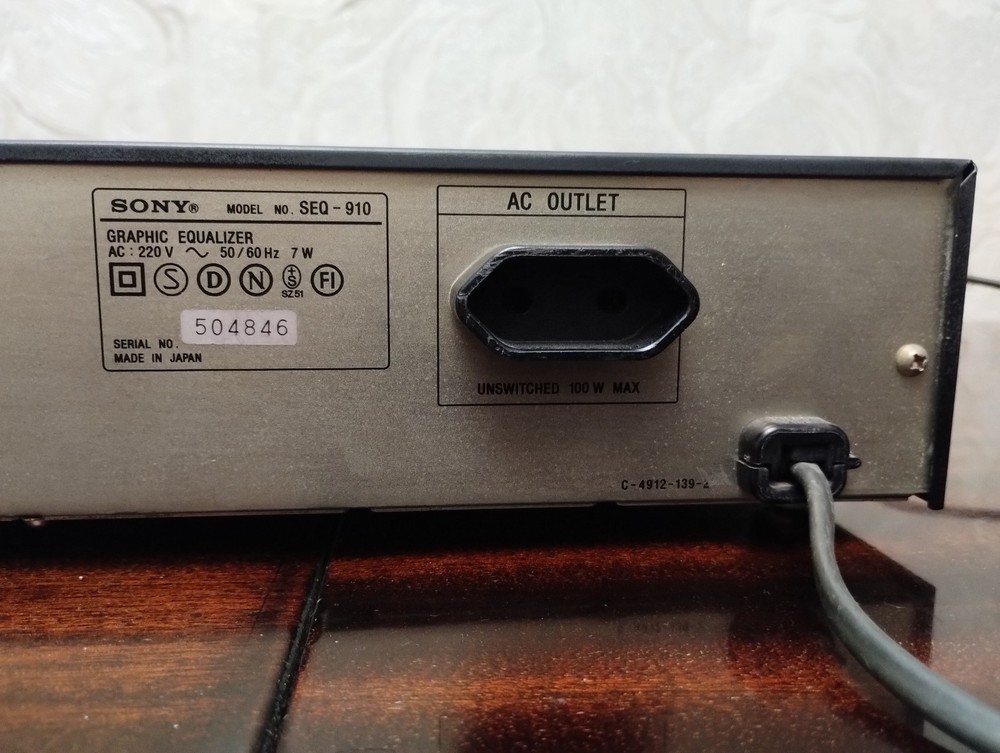 Sony SEQ-910 Graphic Equalizer / 9 Band Spectrum Analyzer