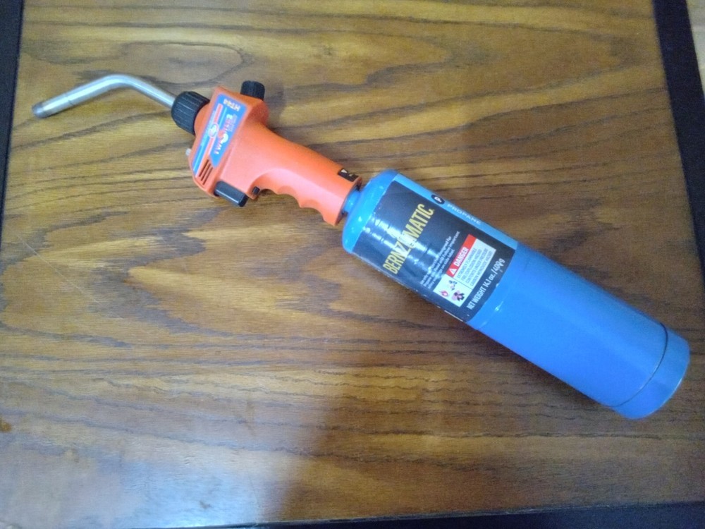 Uniweld HT44 TWISSTER SELF-IGNITING HAND TORCH. PROPANE OR MAP PRO