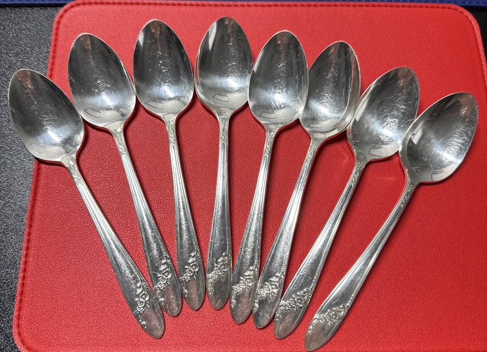 Set Of 8 Oneida Community Queen Bess II Tudor Silverplate teaspoons 6"