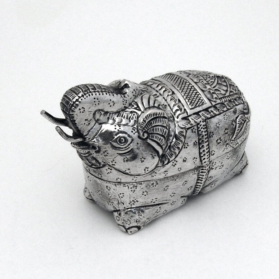 Elephant Form Box 900 Silver