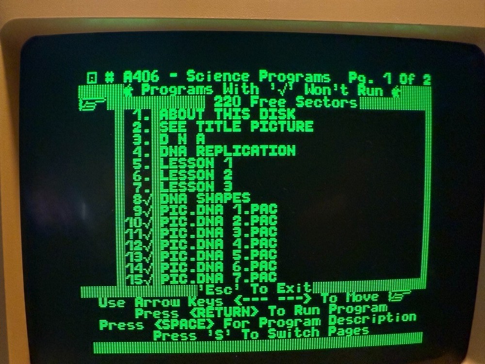 BIG RED COMPUTER CLUB - 30 disks - some work, some don't - Apple Software