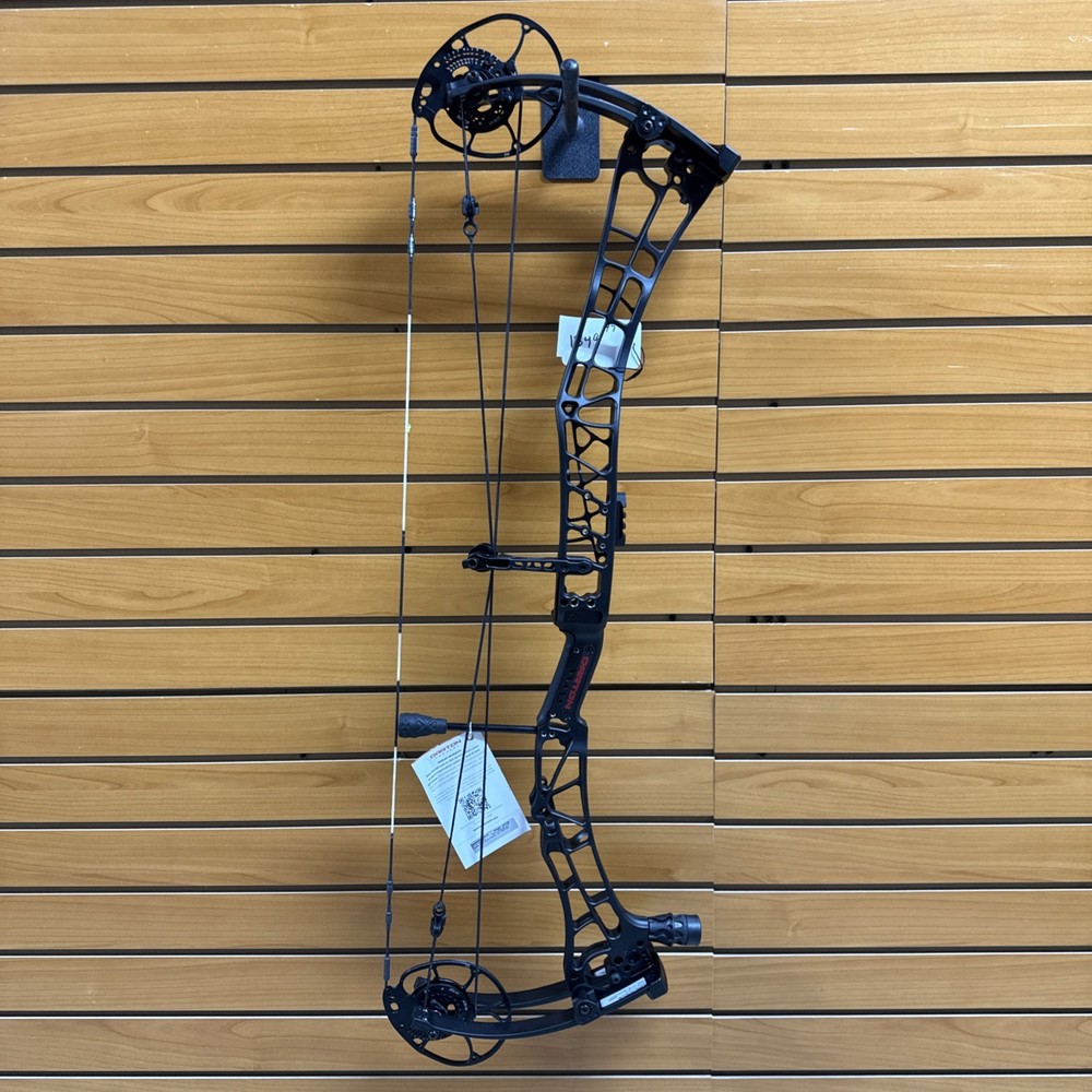 Item 3842 - Darton Archery Compound Bow - Tritech 35 - RH - Black