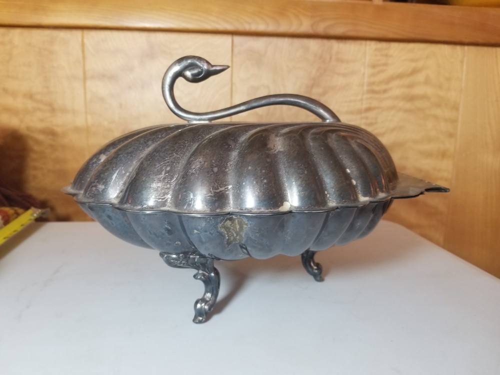 Vtg Leonard Silverplate Swan Regency Serving Dish Covered Clamshell Patina Solid