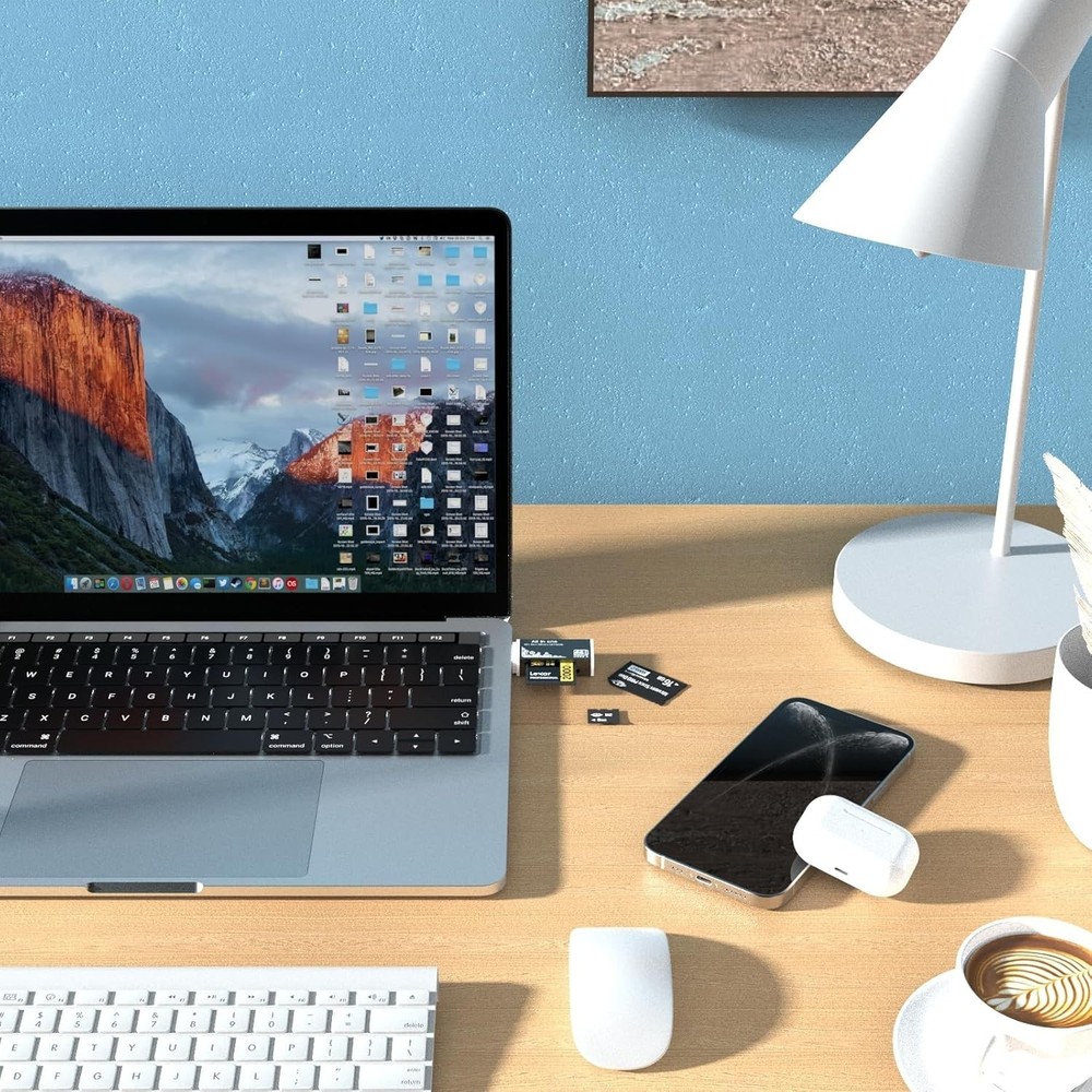 Versatile Memory Card Reader Supporting Various Formats for Personal Computers