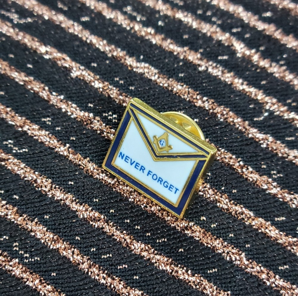 Masonic Never Forget Apron Lapel Pin