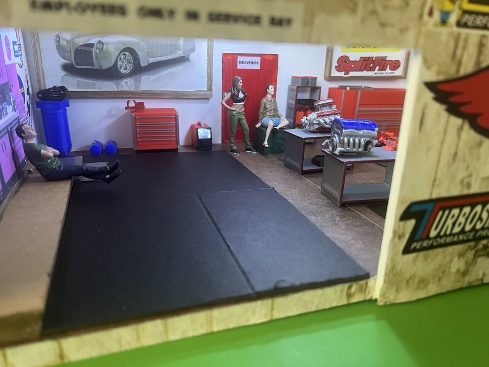 Built From Scratch - 1/24 Scale Diorama – “Earl’s Performance”