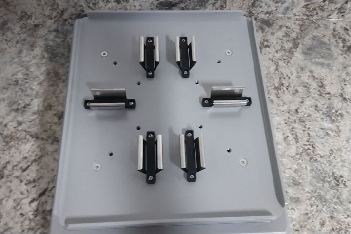 Thermo Scientific 88882006 100 to 240VAC Microplate Shaker (International Plug)