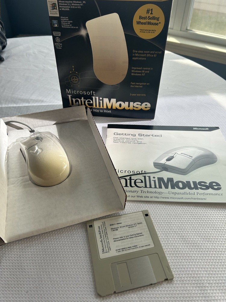 Microsoft IntelliMouse, DB9/PS/2 Version, Two Buttons Plus Dial-In Button