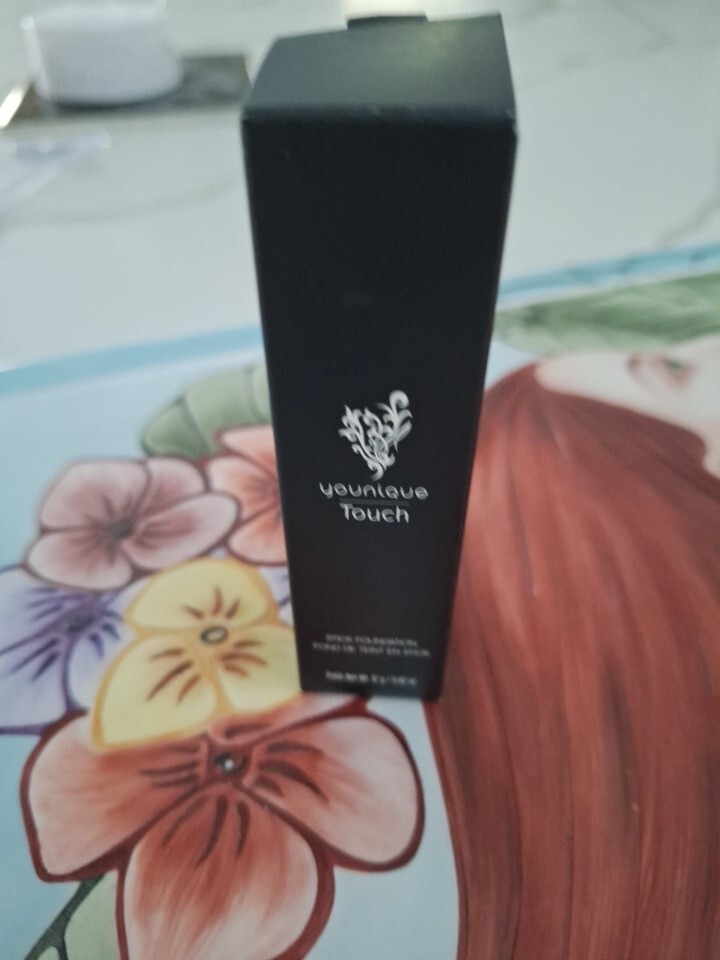 Younique  TAFETTA  Touch Stick Foundation New!