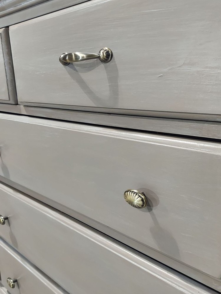 1-1/2" Shell Design Knob Antique Brass