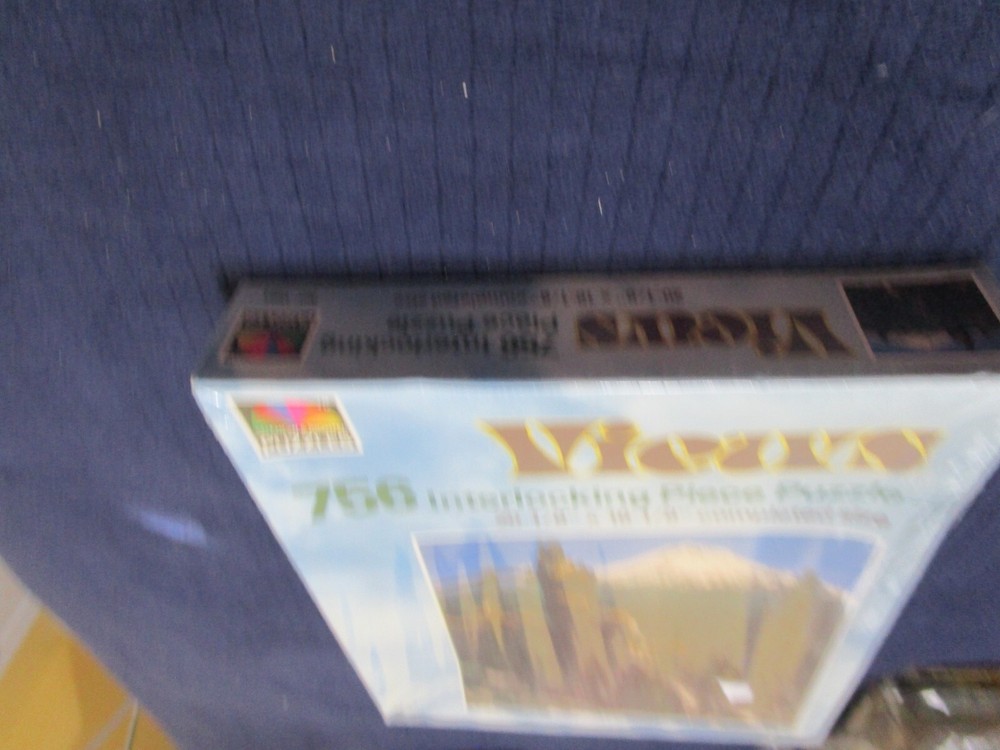 VIEWS 756 Interlocking Piece Jigsaw Puzzle #1594