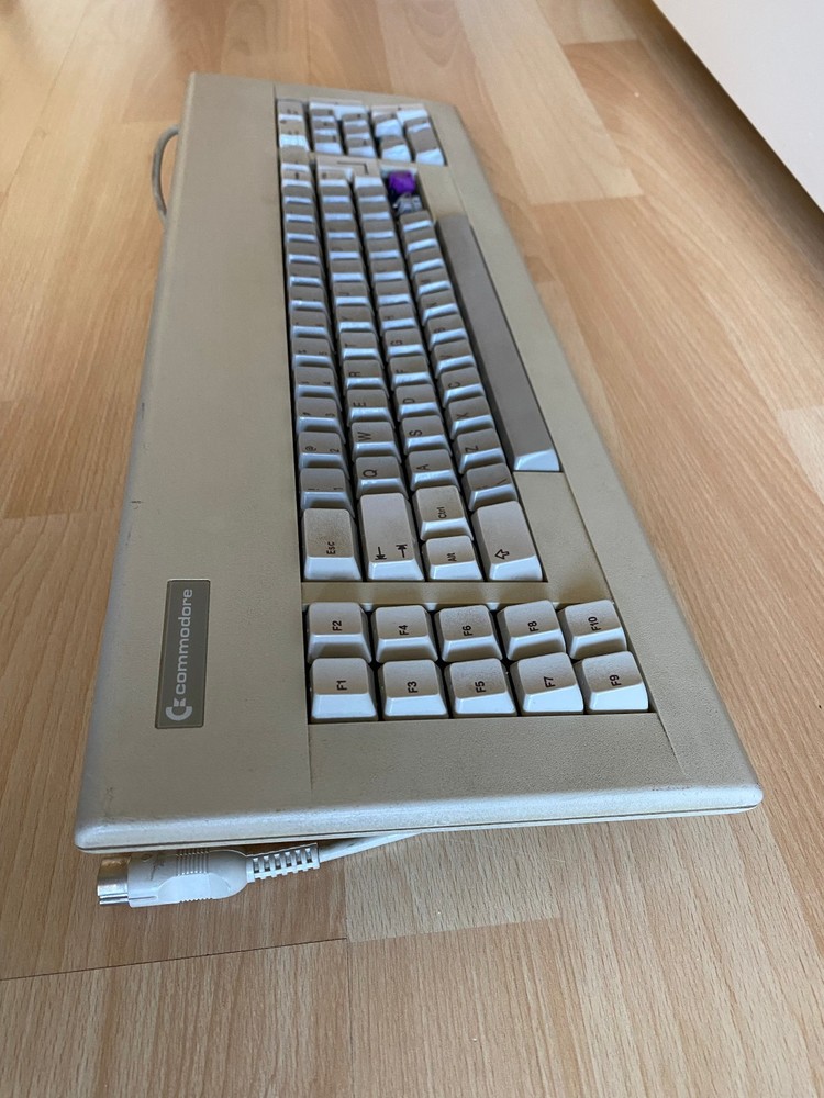 Commodore HI-TEK Keyboard for Commodore PC 631462