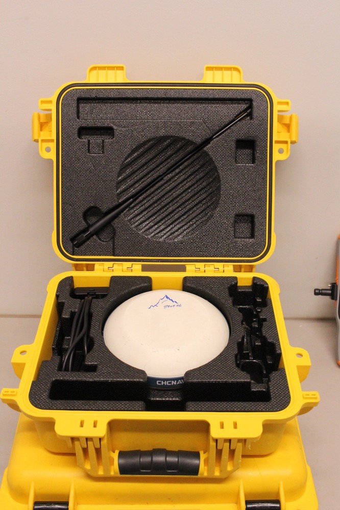 CHC i83 Rover, iBase Receiver, & Handheld Data Collector Bundle *Used*