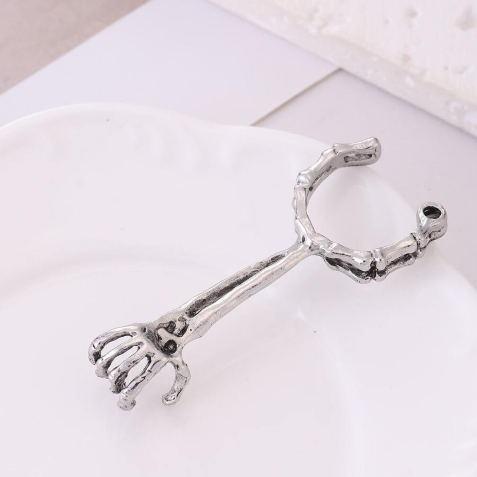 Cigarette Finger Clip Ring Holder Skelton Hand Cigar Holder Smoking Accessory
