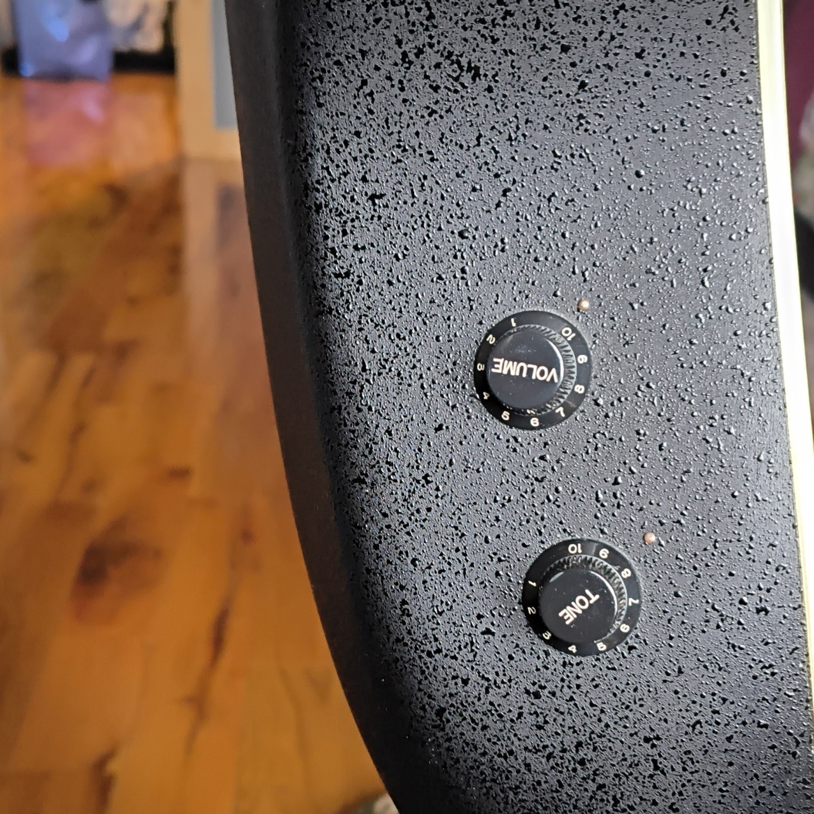 1987-94Ovation Celebrity CC68 Acoustic-Electric Guitar 6 String Cutaway Sunburst