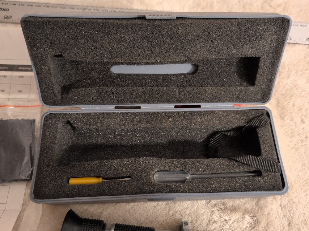 HAND-HELD REFRACTOMETER New Never Used