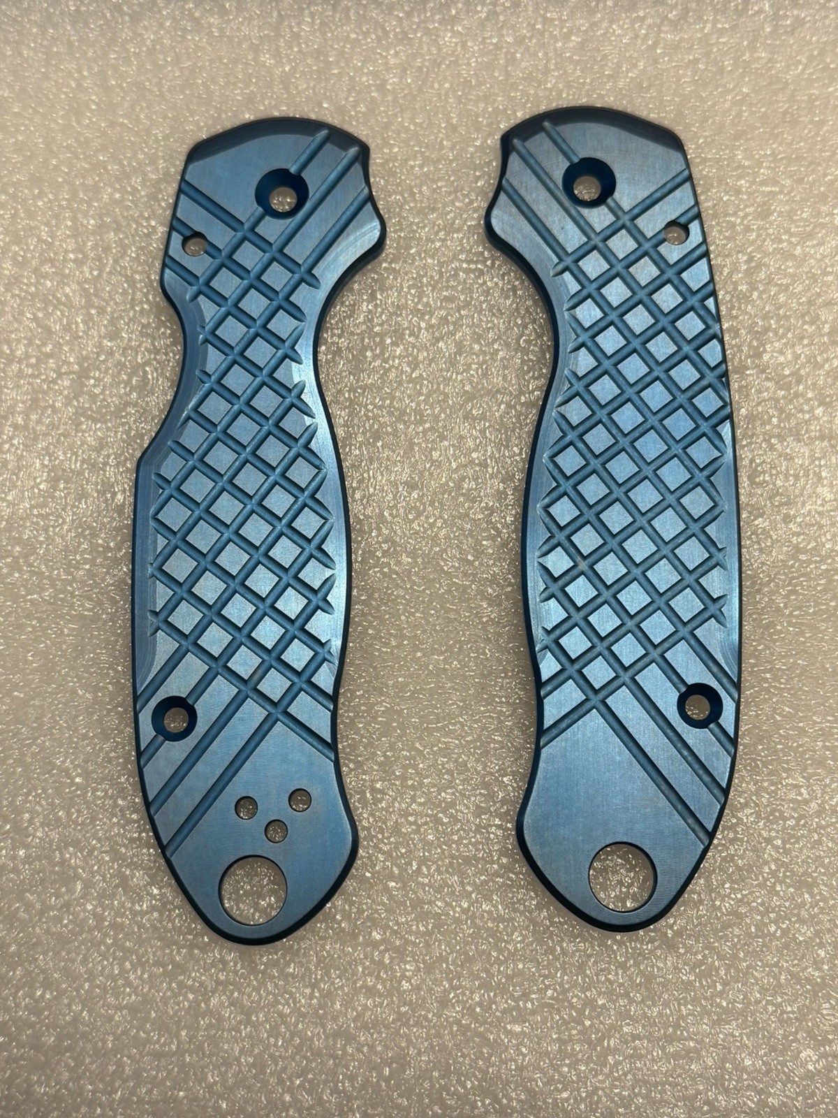 Spyderco Para3 Scales – Metonboss  - Titanium Frag - 24v Blue Anodized