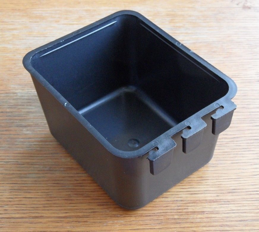 Cage Cups 1 Pint / 16 fl. oz. Hanging Feed & Water Cage Cups Chickens Poultry