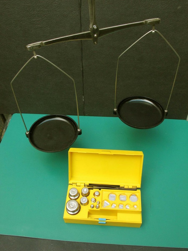 Vintage Russian Soviet Educational EqualArm Scale & Weights Set 100g-10mg 17 pcs
