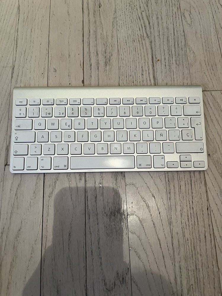 Apple A1314 Wireless Keyboard Spanish Layout