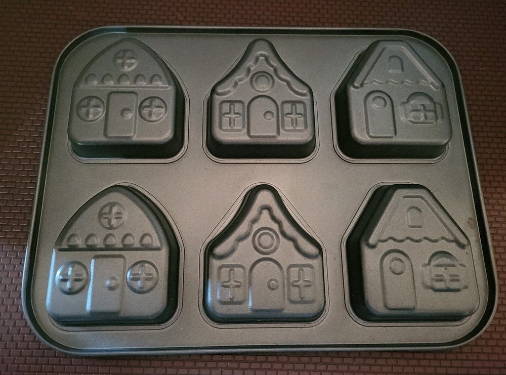 Gingerbread Houses Pan (Makes 6)