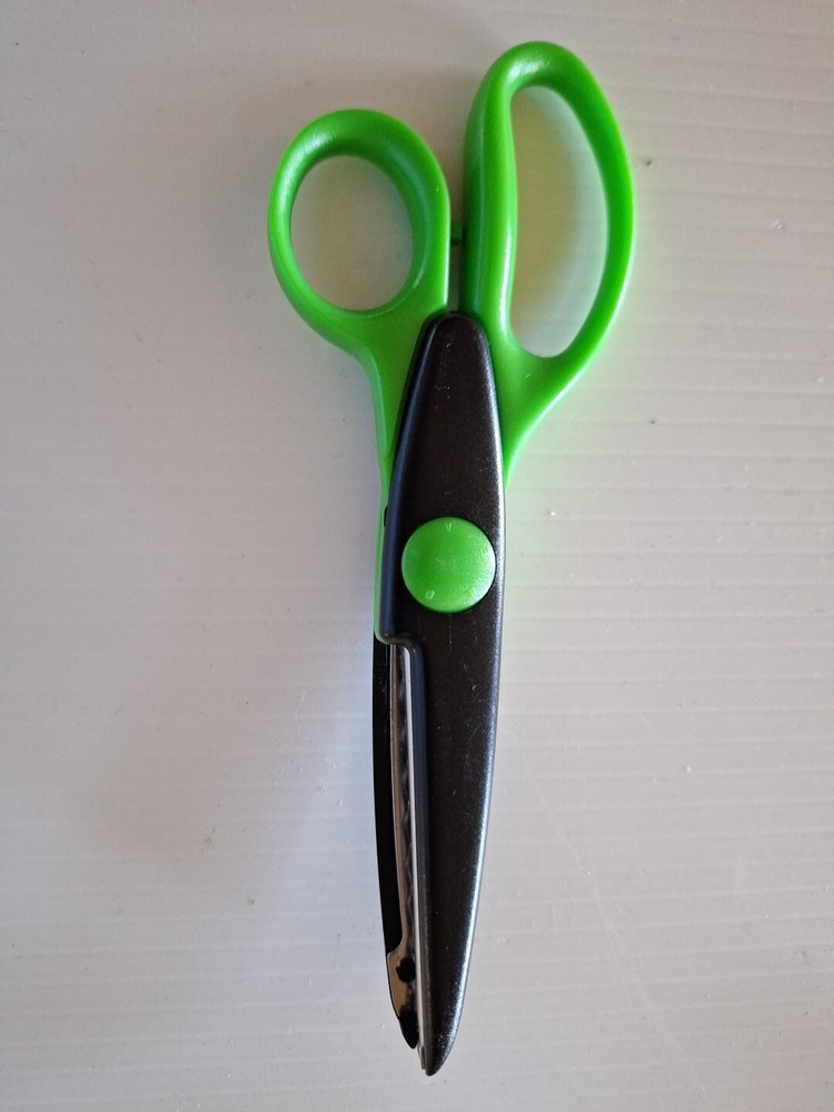 Fiskars Paper Edgers Dragonback
