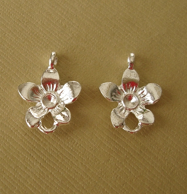 20pcs-Connector Link Flower  Silver Plated.