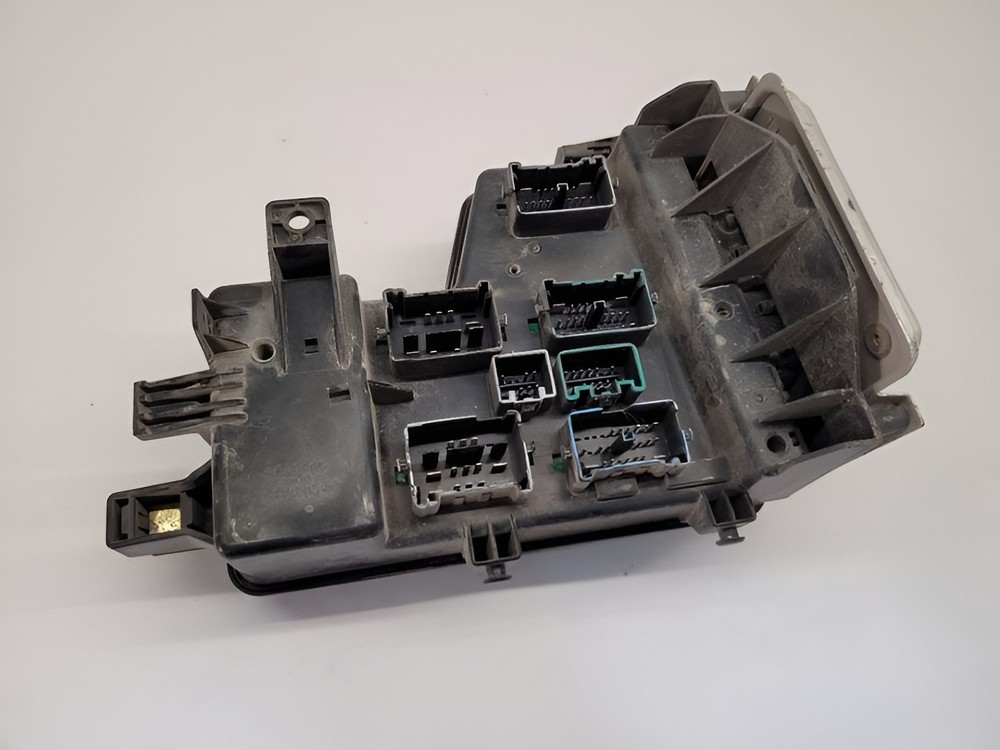 2002-2004 Dodge Ram 1500 Engine Fuse Box Assembly OEM