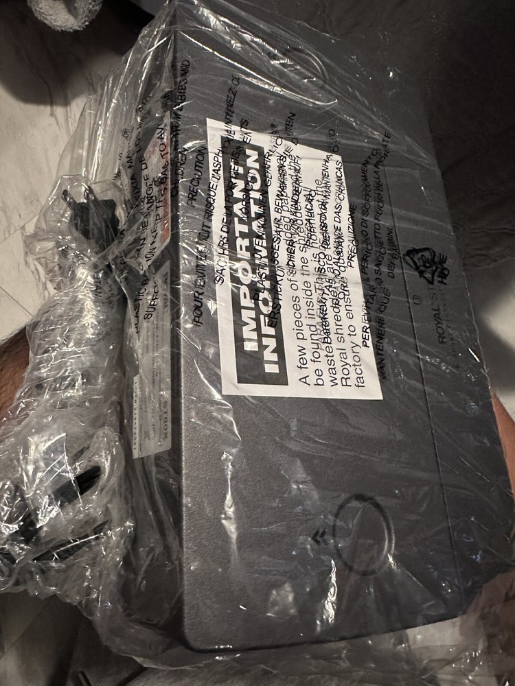 Royal 8 Sheets Crosscut Shredder