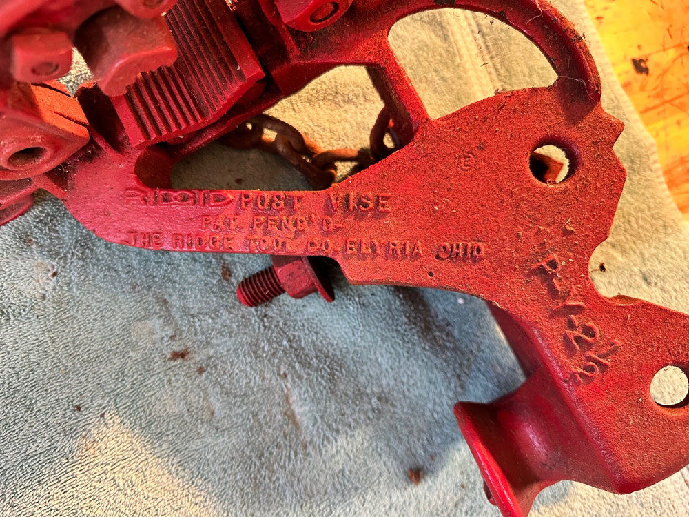 Ridgid Post Mount Pipe Vise Bench Tool Elyria OH P-Y-2 1/2"