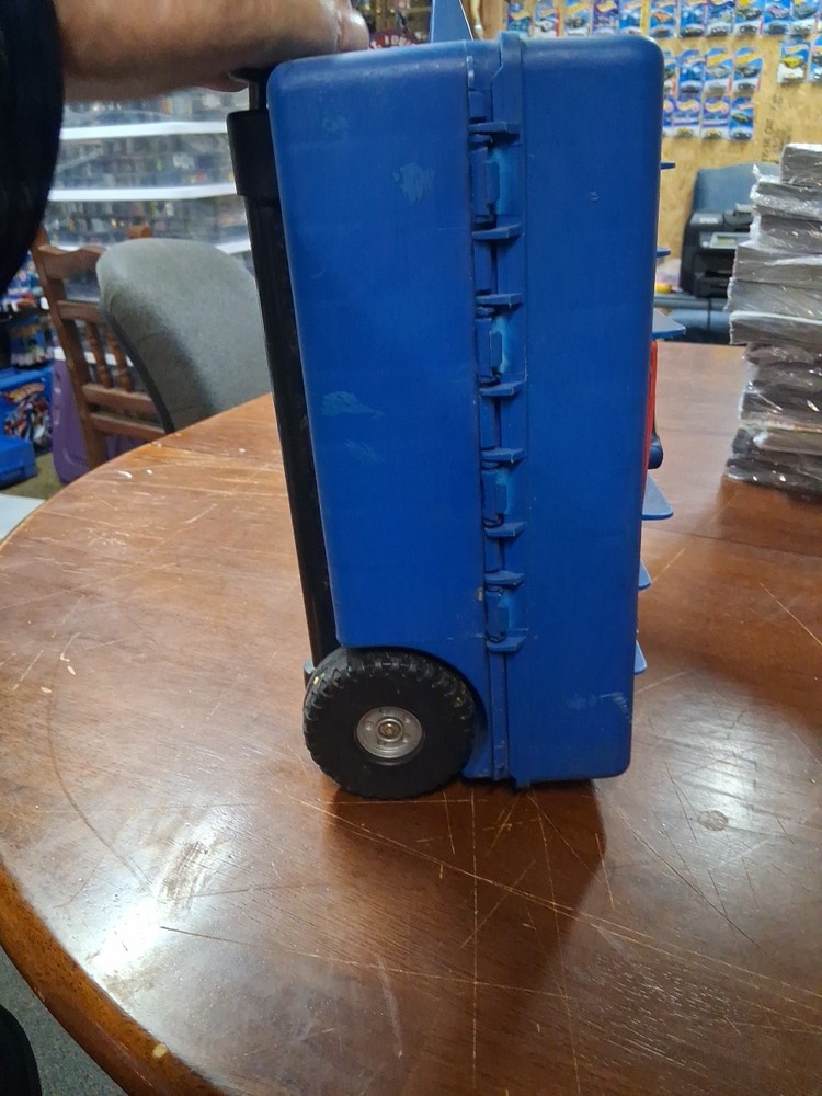 hot wheels 100 car carrying case
