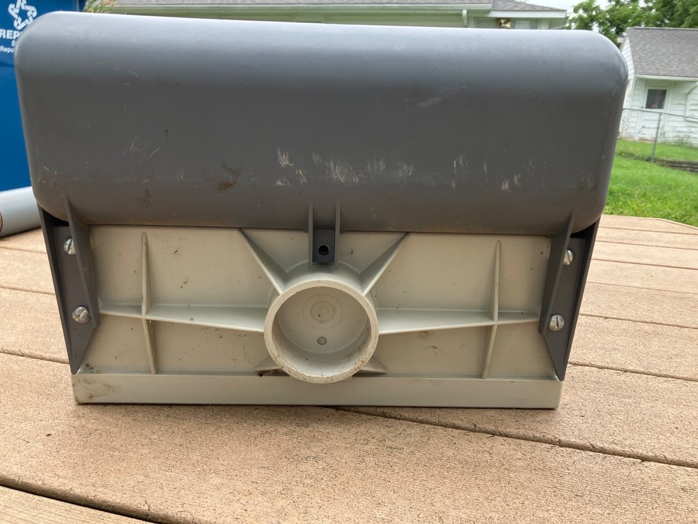 Three Bin Vendstar 3000 Bulk Candy Vending Machine w/ Stand missing keys