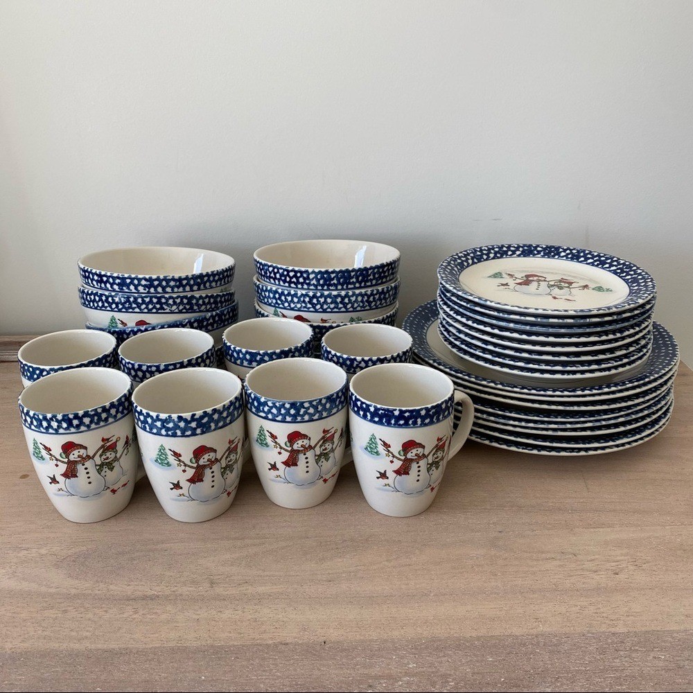 Christmas Dinnerware Set 32 Piece Serves 8