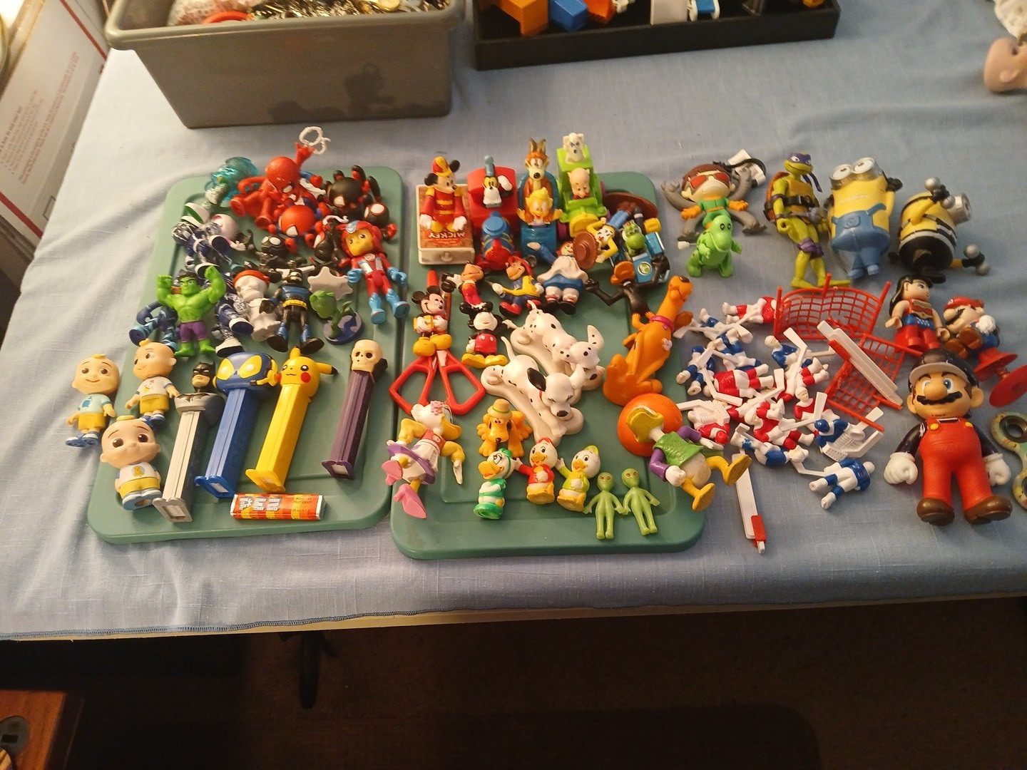 Large Lot of Asst toy fun figures,disney n others big lot L@@@@k
