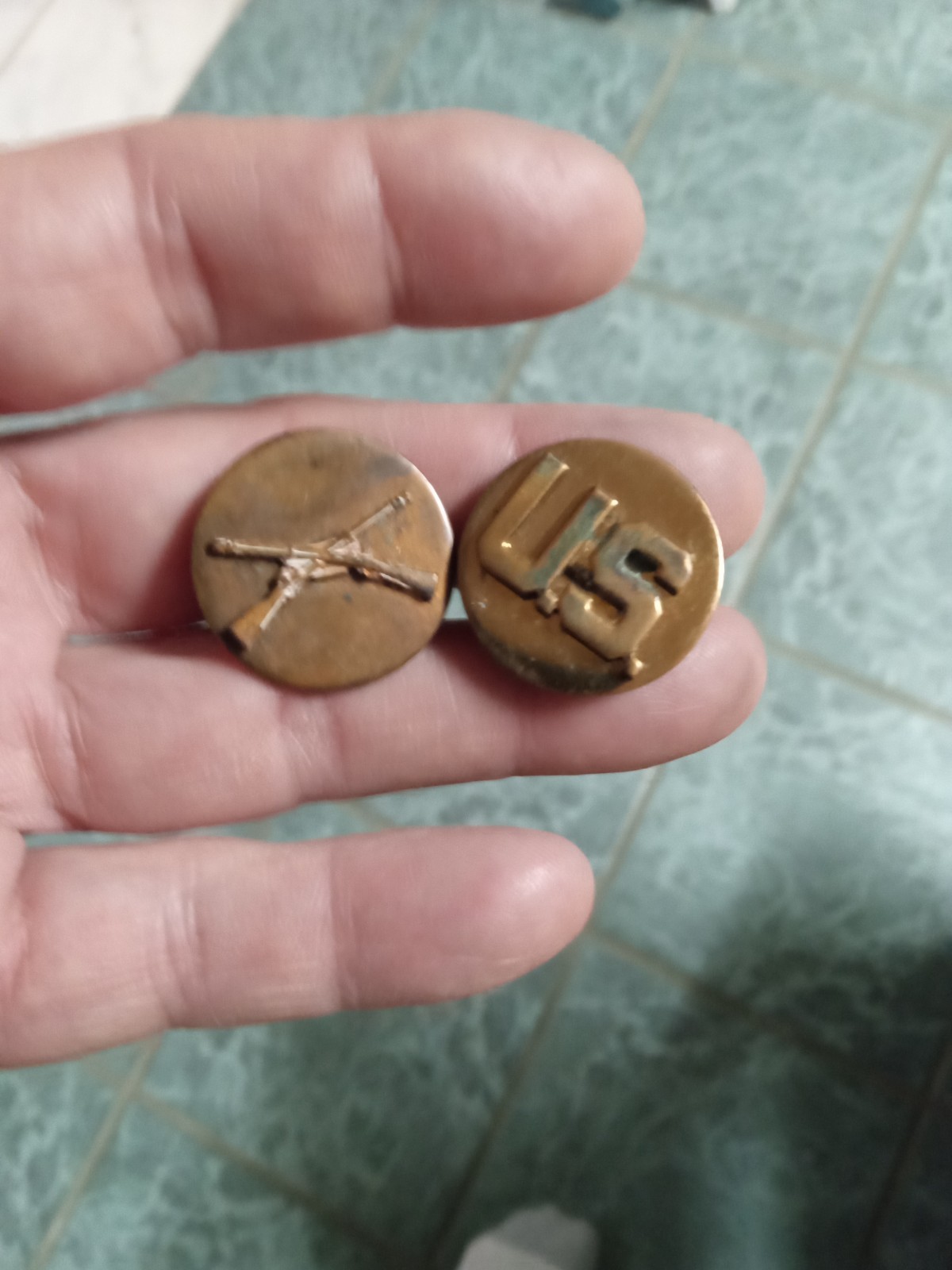 WW2 US Army Infantry Enlisted Uniform Collar Disc Insignia Screwback Set