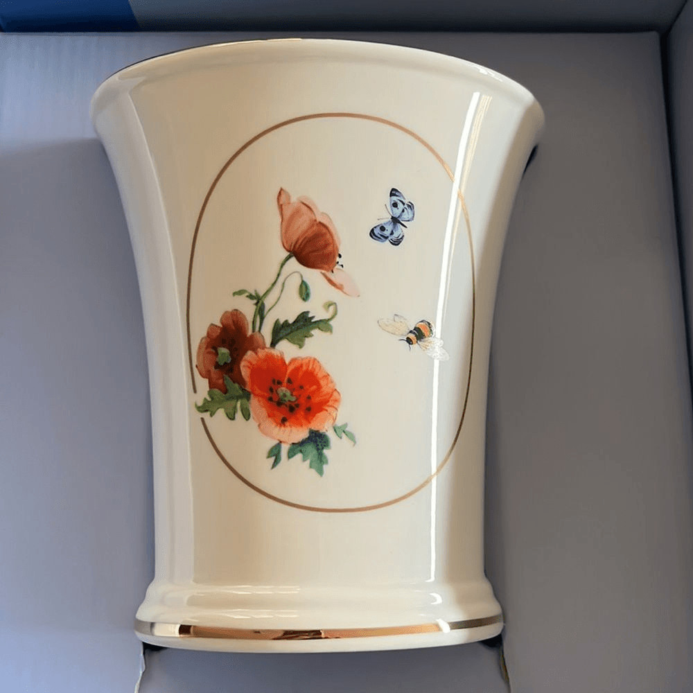 Hummel Sweet Greetings Medium Vase 352