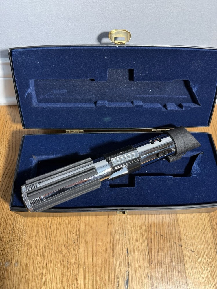 Darth Vader Lightsaber Master Replicas 669/7500
