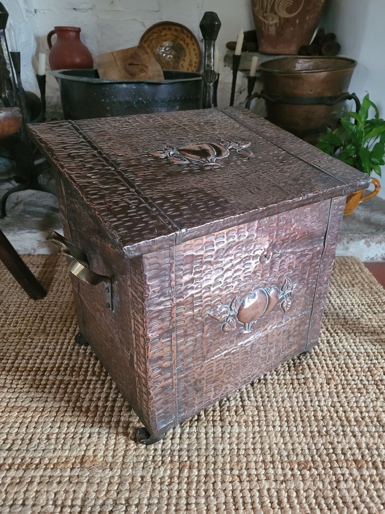 Arts And Crafts Repousse Copper Coal Or Log Box