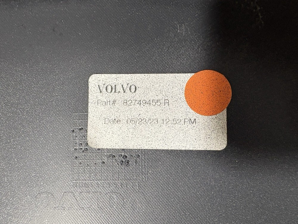 🚛 Volvo VNL Right Side Fairing OEM 82749455