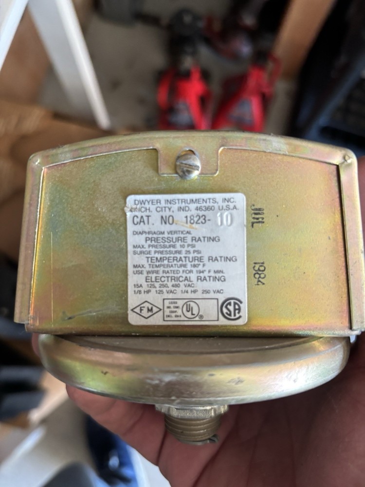Dwyer 1823-10 Pressure Switch
