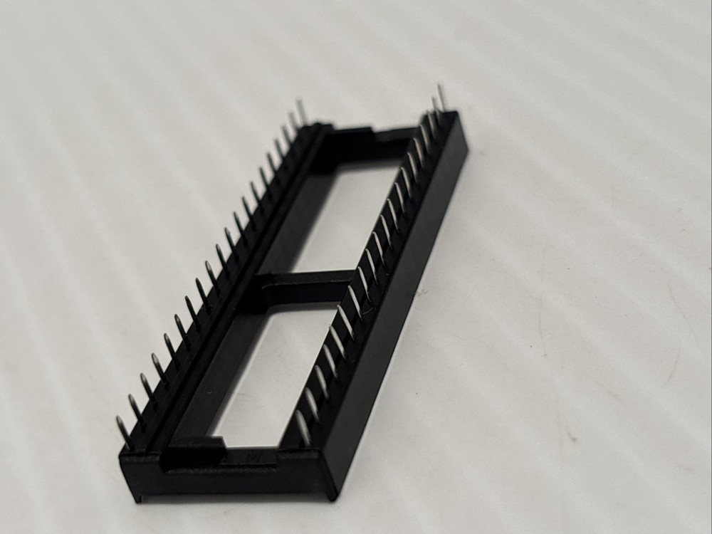 AMP 390262-5 40 PIN IC SOCKET