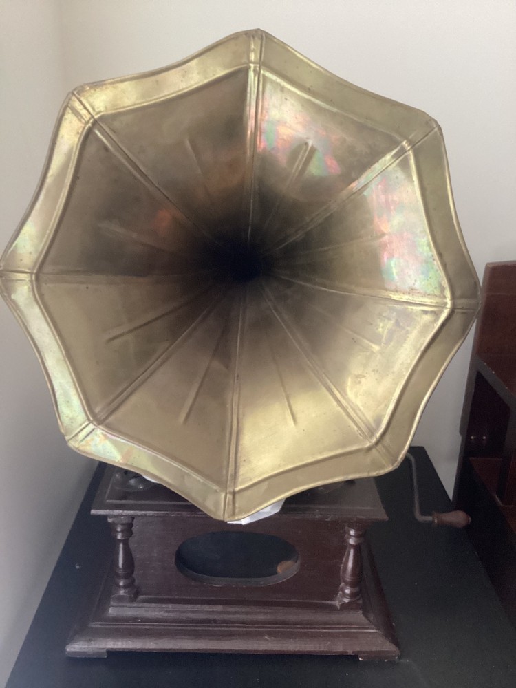 Antique Gramophone Fully Functional Working Phonograph win-up record player