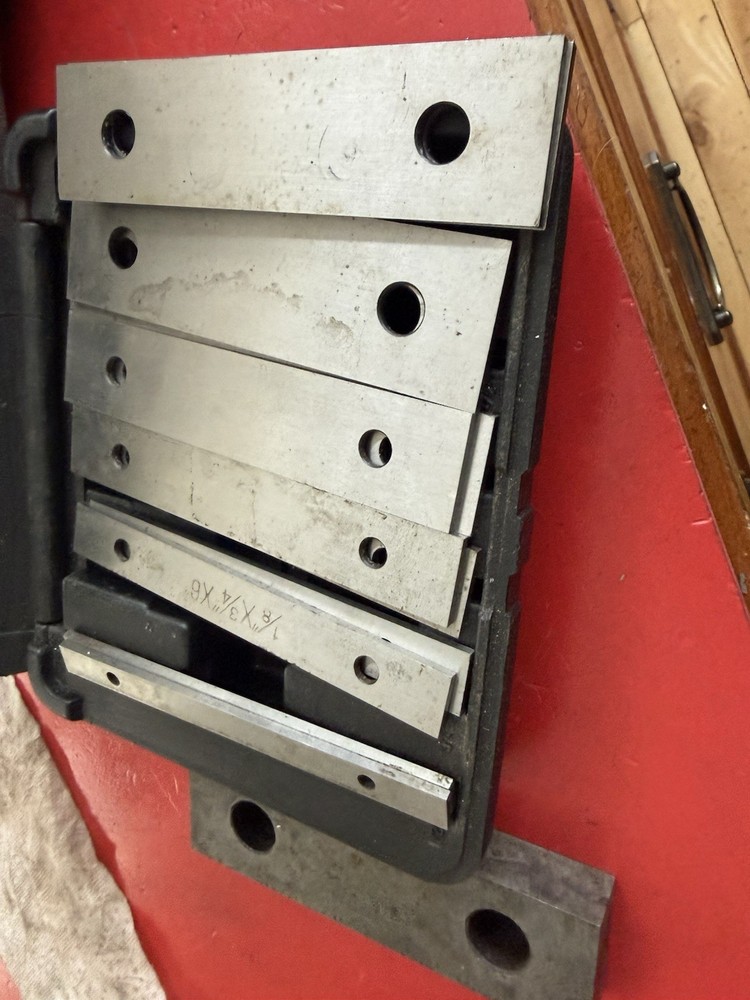 Clausing 8520 Milling Machine 8636 Vise With Enco Parallels