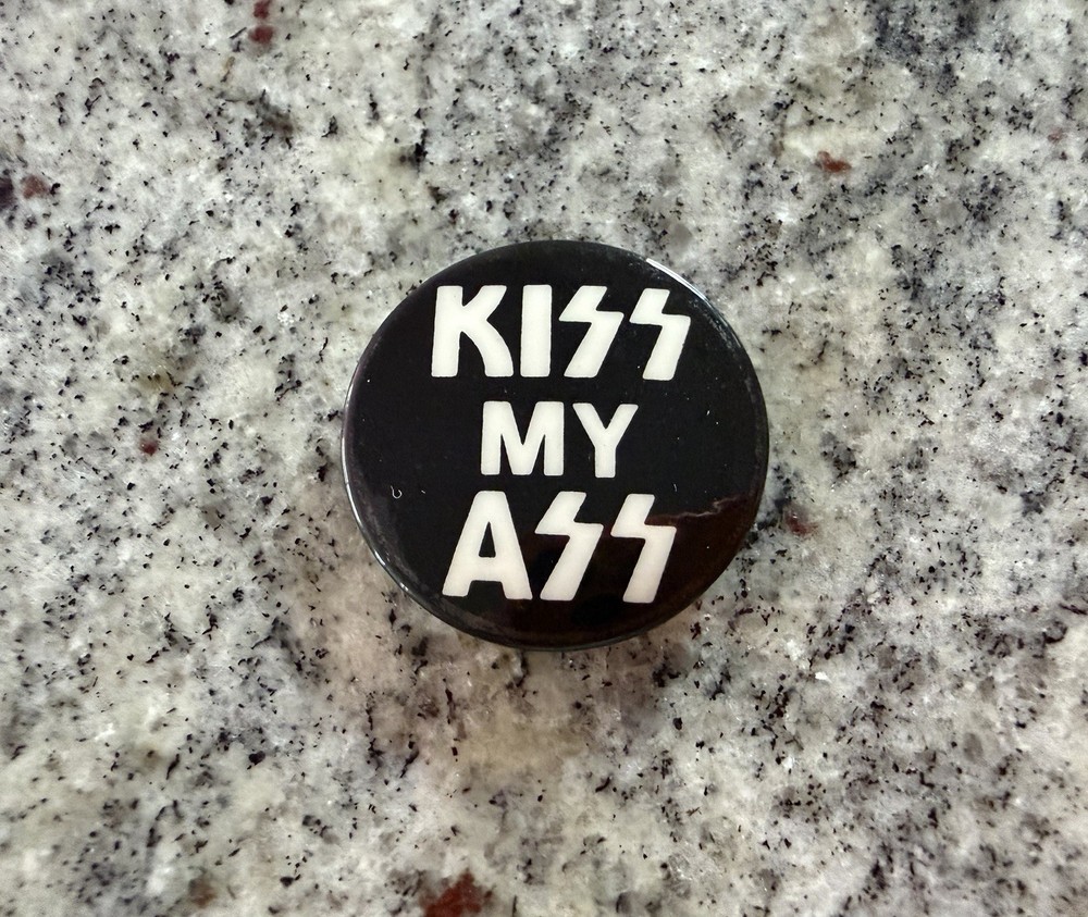 KISS 1980 UK TOUR BUTTON BADGE UK GENE PAUL ACE PETER AUCOIN VINTAGE MEGA RARE