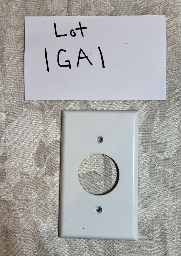 Leviton White Outlet Wall Plate